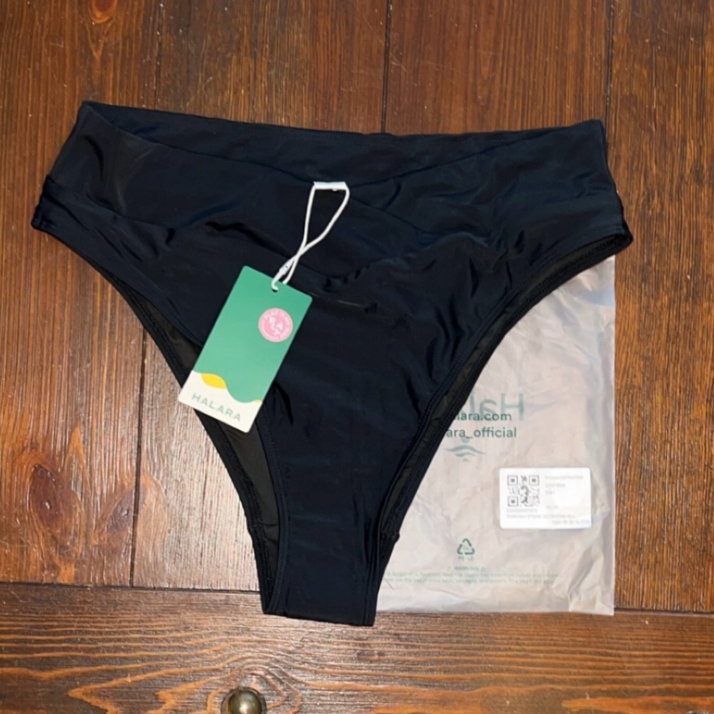 Halara Crossover Bikini Bottom- NWT- Large